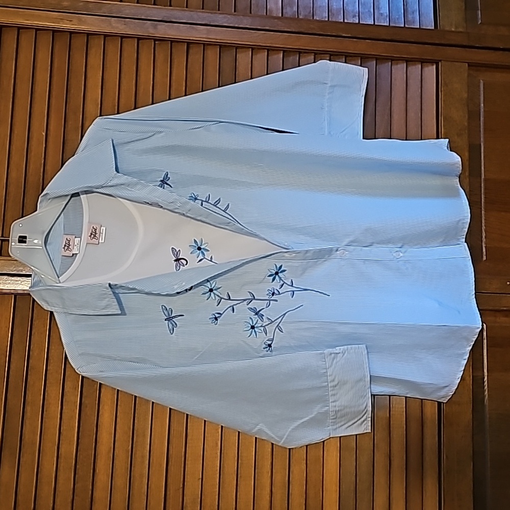 Adrian Dilafield 2 piece button down blouse with undershirt embroidered floral - Picture 3 of 12